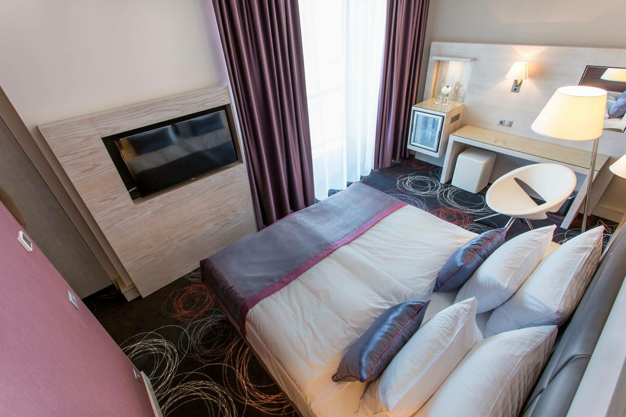 Aura Hotel Adults Only Balatonfured Luaran gambar