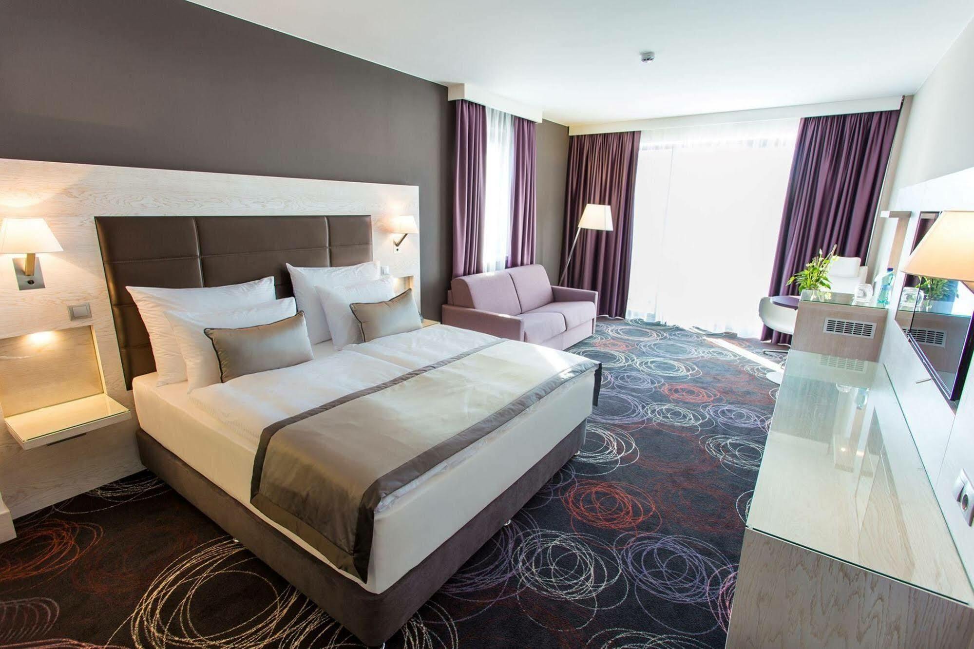 Aura Hotel Adults Only Balatonfured Luaran gambar