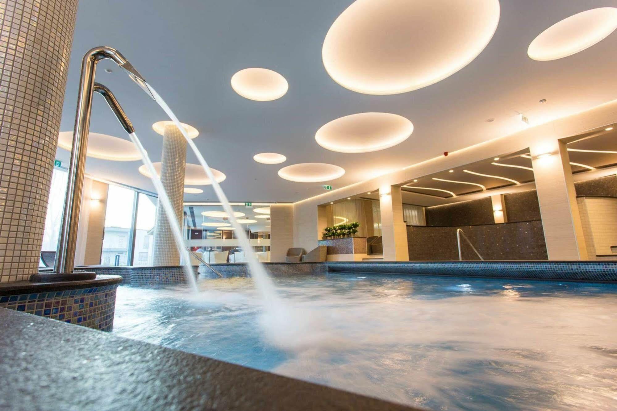 Aura Hotel Adults Only Balatonfured Luaran gambar