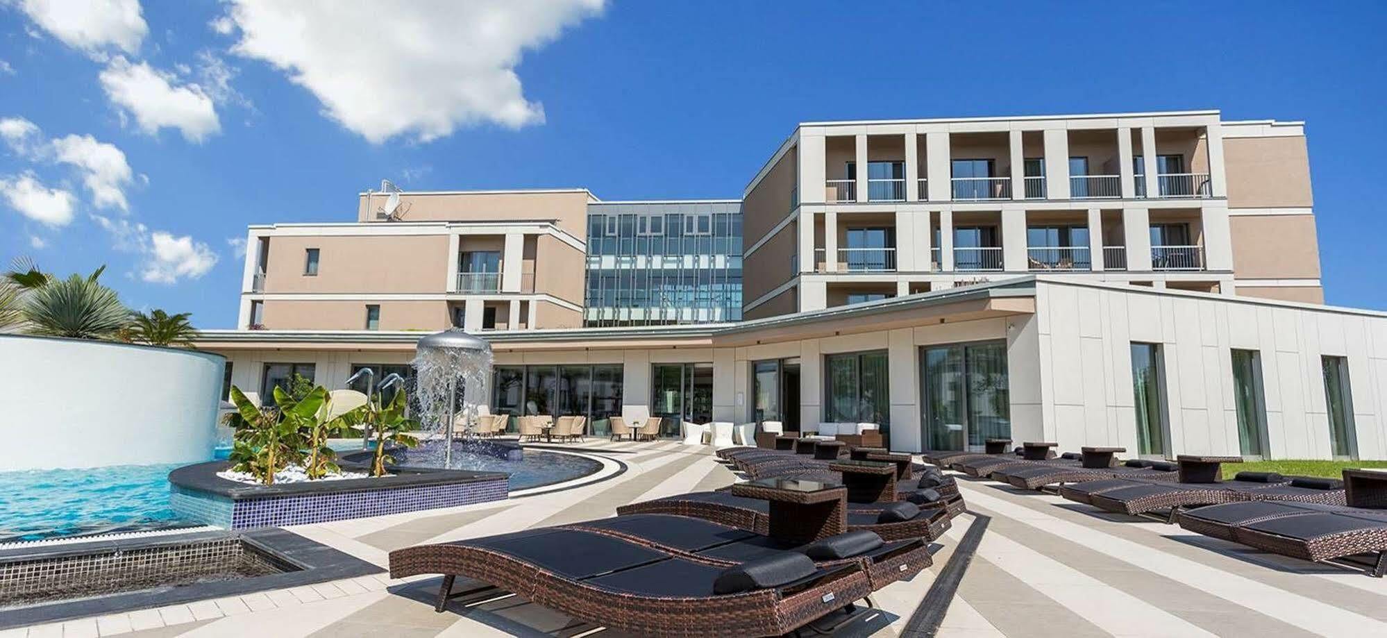Aura Hotel Adults Only Balatonfured Luaran gambar