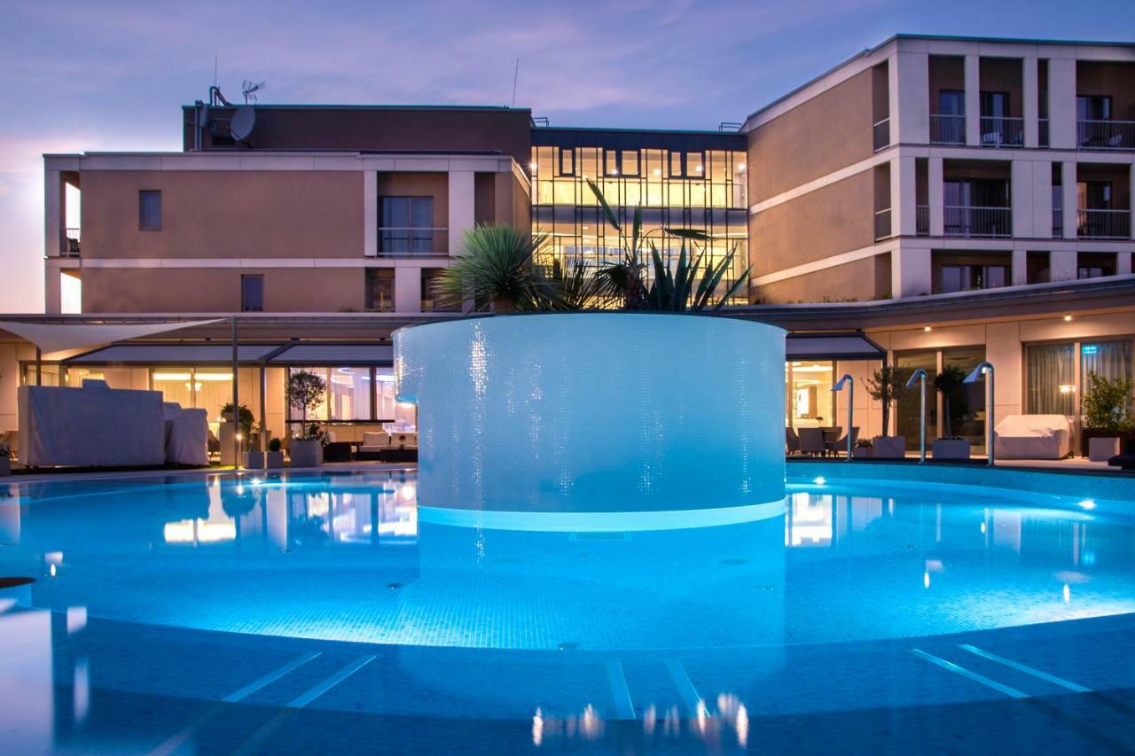 Aura Hotel Adults Only Balatonfured Luaran gambar